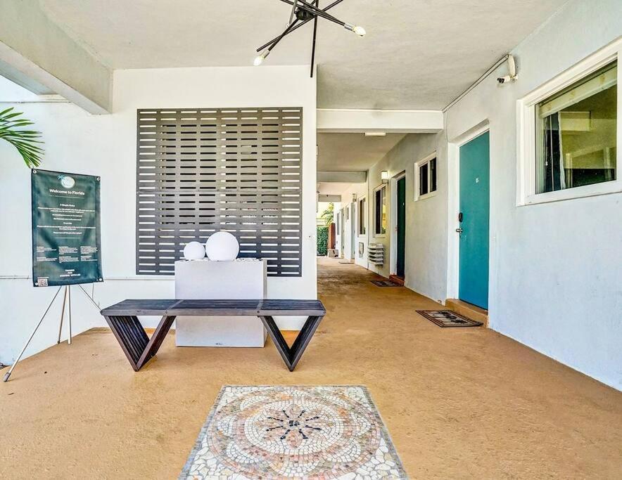 Hollywood Beach, Steps To The Beach, Pool Exterior photo
