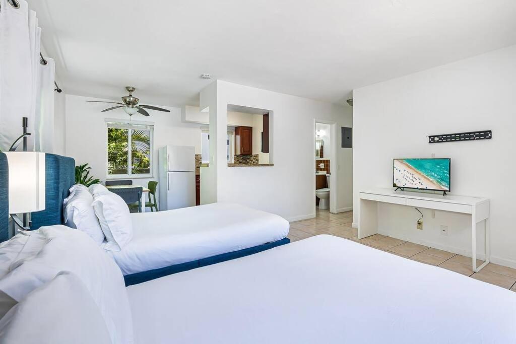 Hollywood Beach, Steps To The Beach, Pool Exterior photo